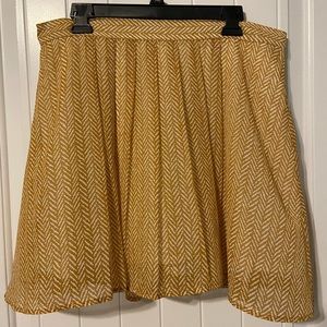 Old Navy Mustard Yellow & White Skirt ( MADE IN VIETNAM )